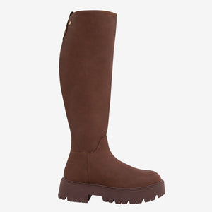 Botas altas de mujer marrón lisas con ojal metálico y suela dentada
